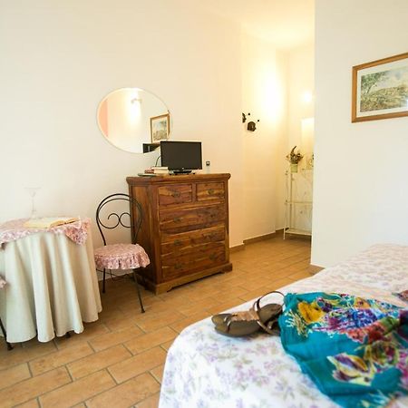 Le Raganelle Hotel Oneglia Esterno foto