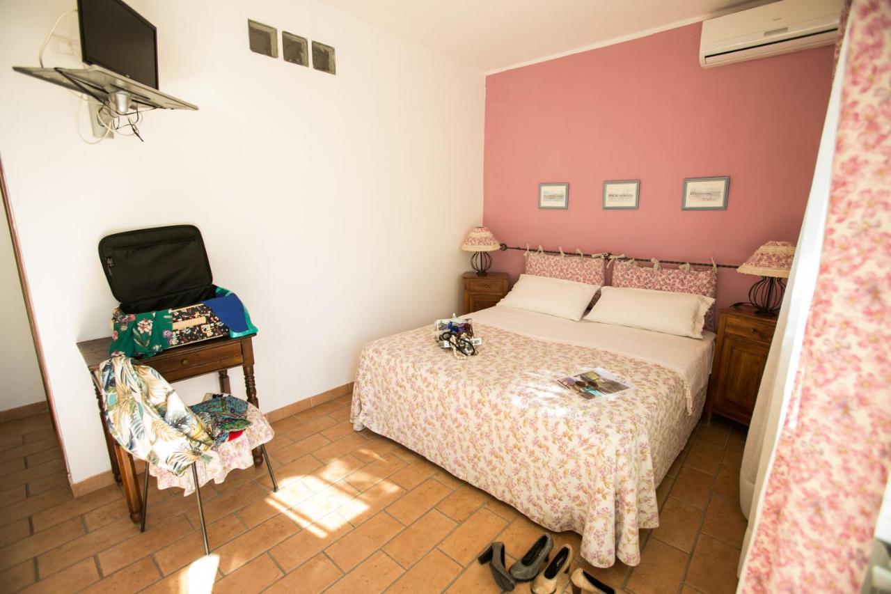 Le Raganelle Hotel Oneglia Esterno foto