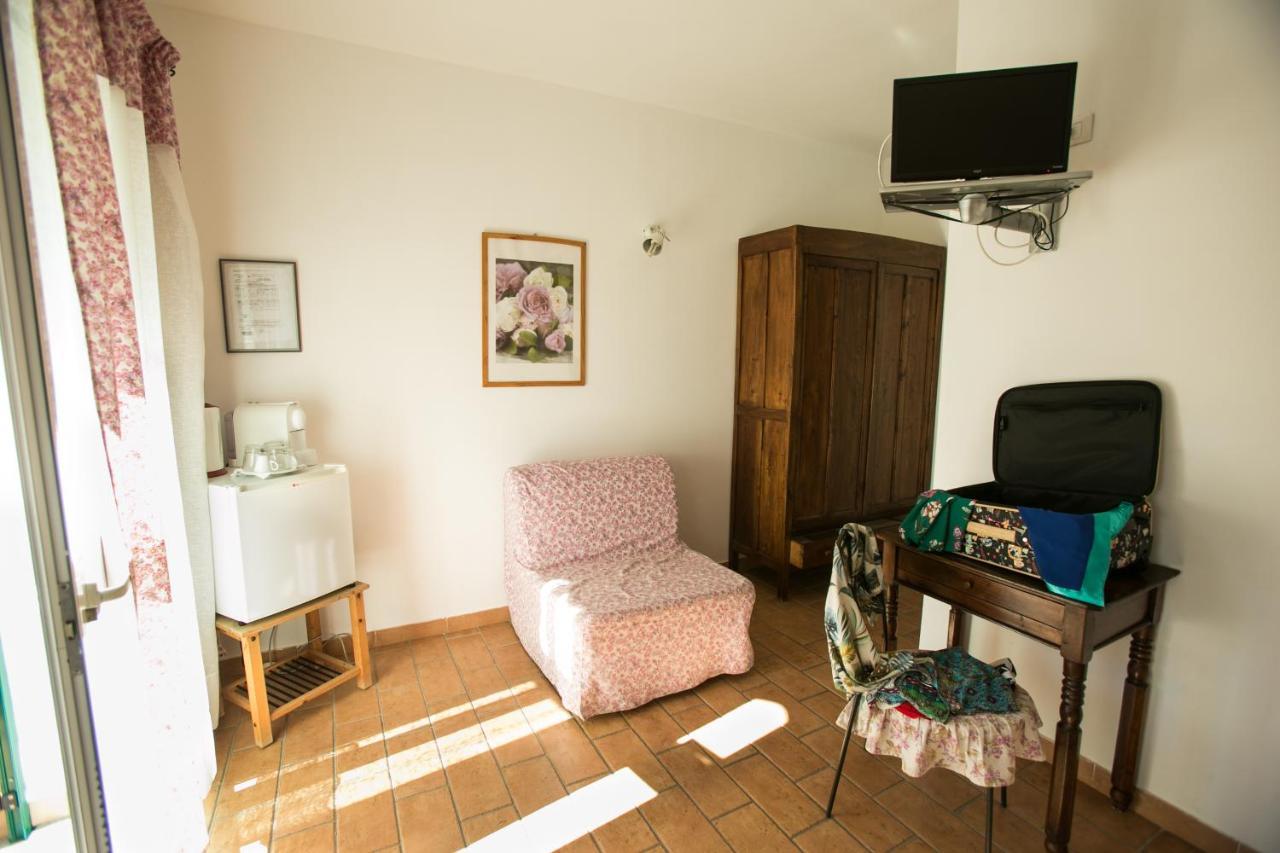 Le Raganelle Hotel Oneglia Esterno foto