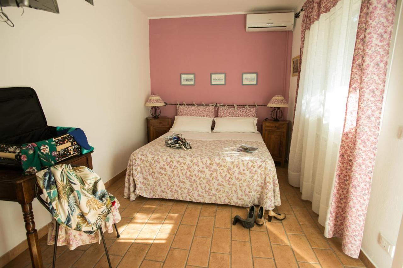 Le Raganelle Hotel Oneglia Esterno foto