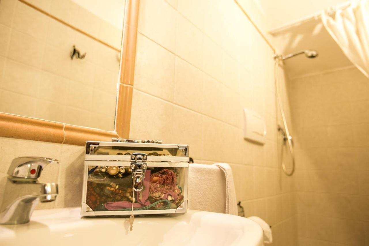 Le Raganelle Hotel Oneglia Esterno foto