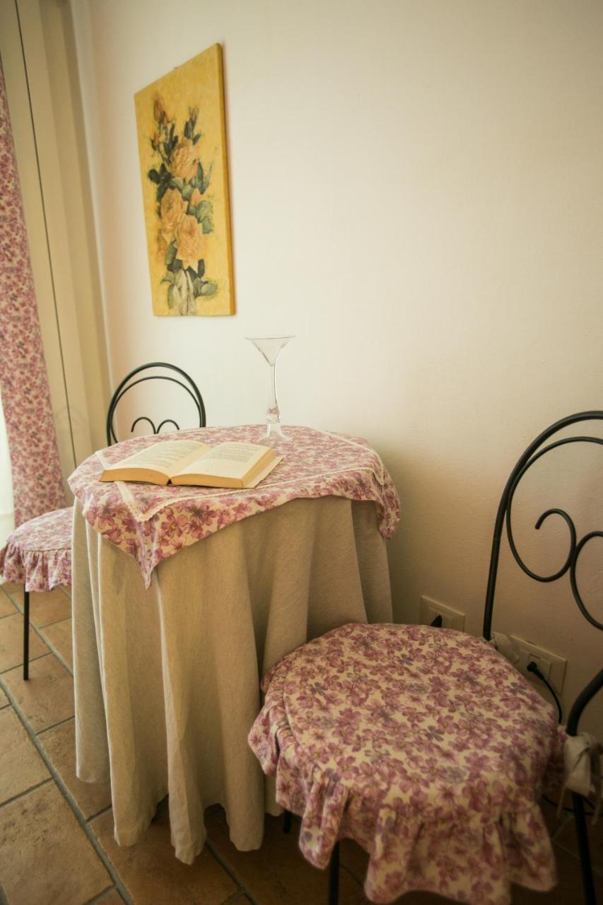 Le Raganelle Hotel Oneglia Esterno foto